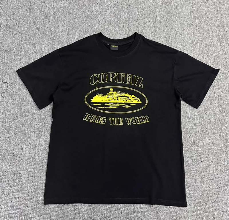 Camisa Corteiz "Rules The World" Preta e amarelo