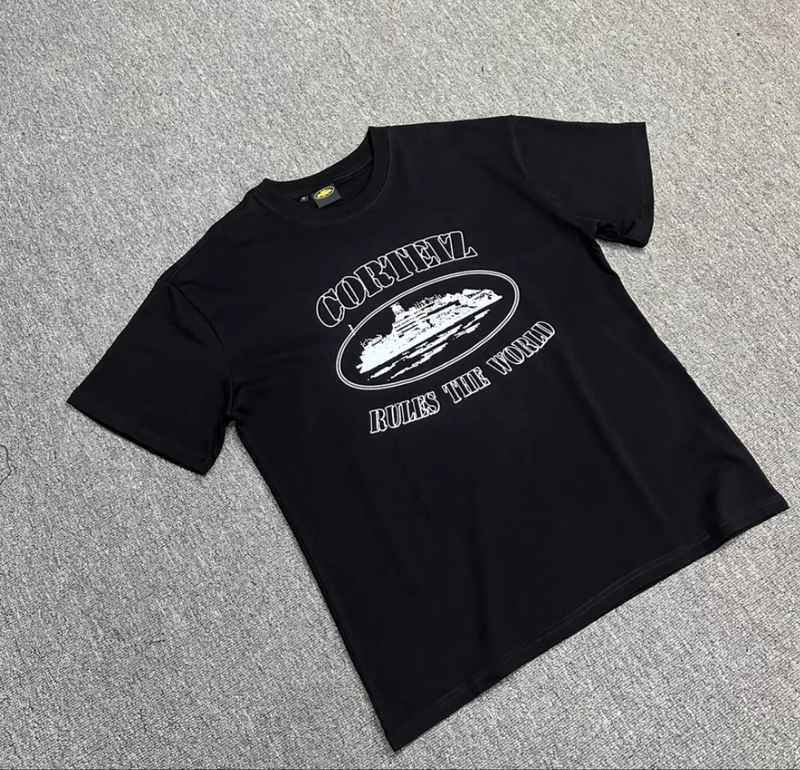 Camisa Corteiz "Rules The World" Preta e branca